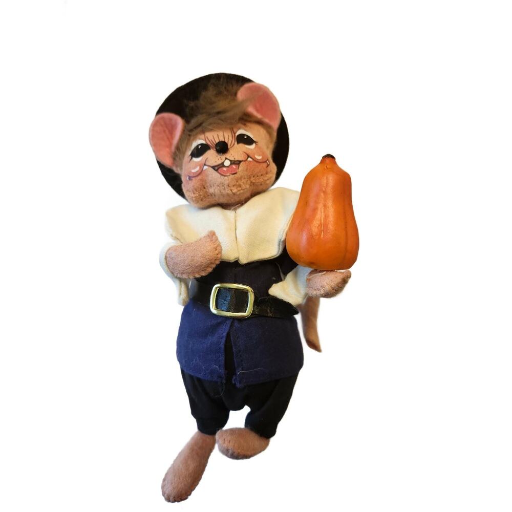 Annalee Pilgrim Mouse Doll with Pumpkin 2005, 8" Tall